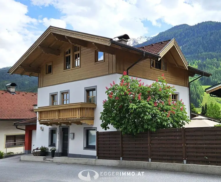 5741 Neukirchen: sehr gepflegtes, geräumiges Einfamilienhaus mit viel Potential in Zentrumsnähe ! Garage, Einliegerwohnung ! Carport !