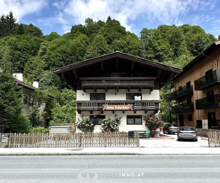 5753 Saalbach; Privathaus ca. 295m² Wohnfläche, mit 5 Doppelbettzimmer und ein Apartment für touristische Vermietung, gepflegt, nähe Zentrum,