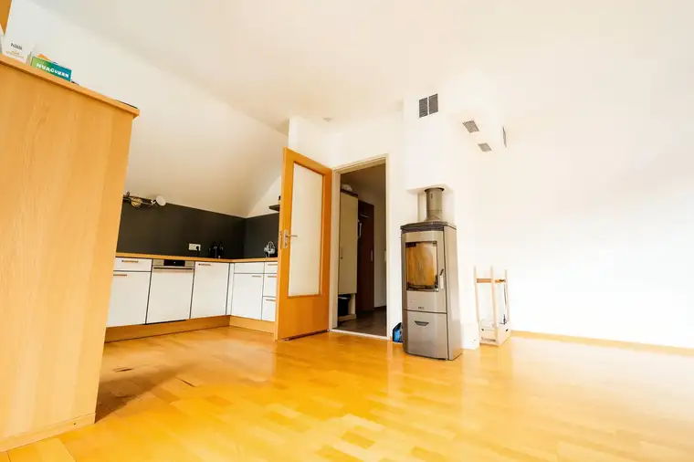 Unverbaubar und uneinsehbar: Dachgeschosswohnung in Haiming mit 2 Terrassen und TG