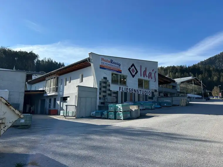 Verkaufsraum mit Lager und Freifläche
