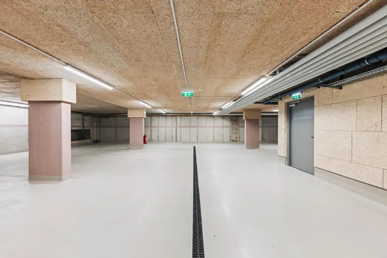 Tiefgaragenplätze in Zentrumsnähe zu vermieten (Ladestation optional)