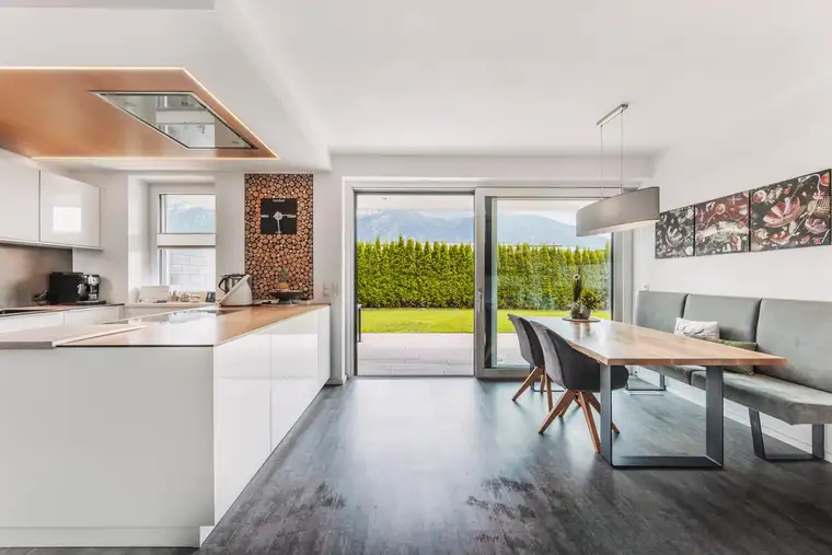 Mieming: Neuwertiges Passivhaus in unverbaubarer Lage
