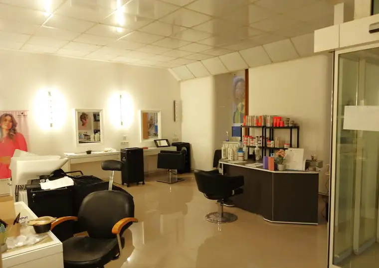 Komplett ausgestatteter Frisörsalon in Trumau - Zentrum