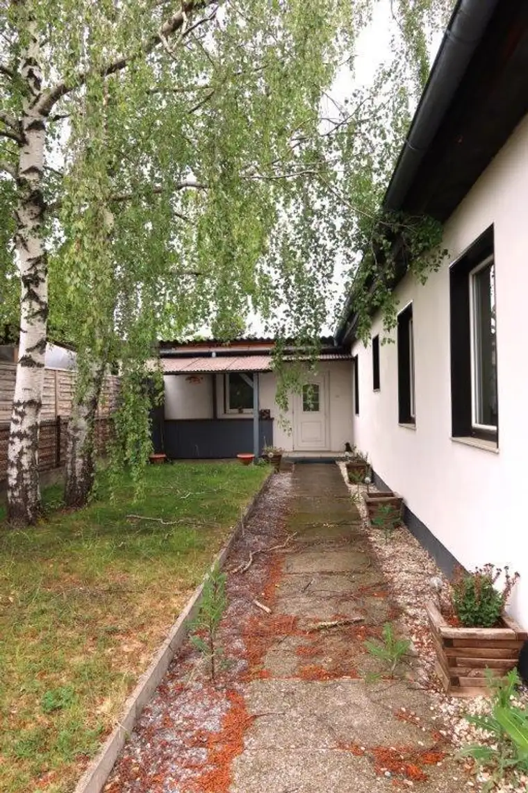 Theresienfeld - Bungalow in Ruhelage mit 2 Wohneinheiten &amp; großem Potenzial
