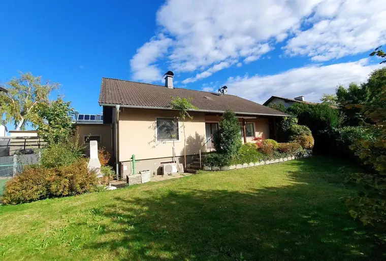 gepflegtes Einfamilienhaus im Style der 80iger Nähe Wiener Stadtgrenze