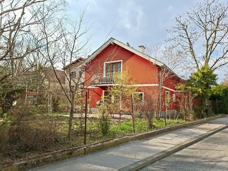 Einfamilienhaus auf Doppel-Baurechtsgrundstücke der Stadt Wien (Baurecht = Miete)