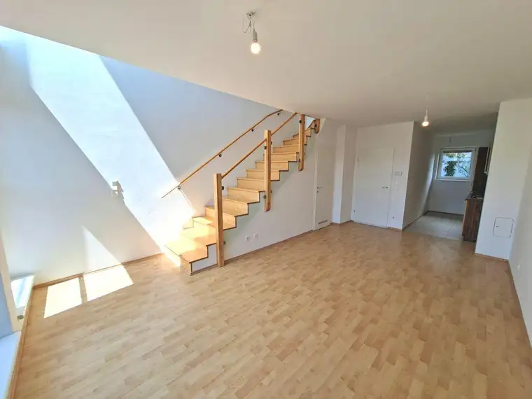 Maisonettewohnung im Stile eines "Reihenhauses" mit Eigengarten, Terrasse &amp; Balkon plus Badeteich Zugangsmöglickeit