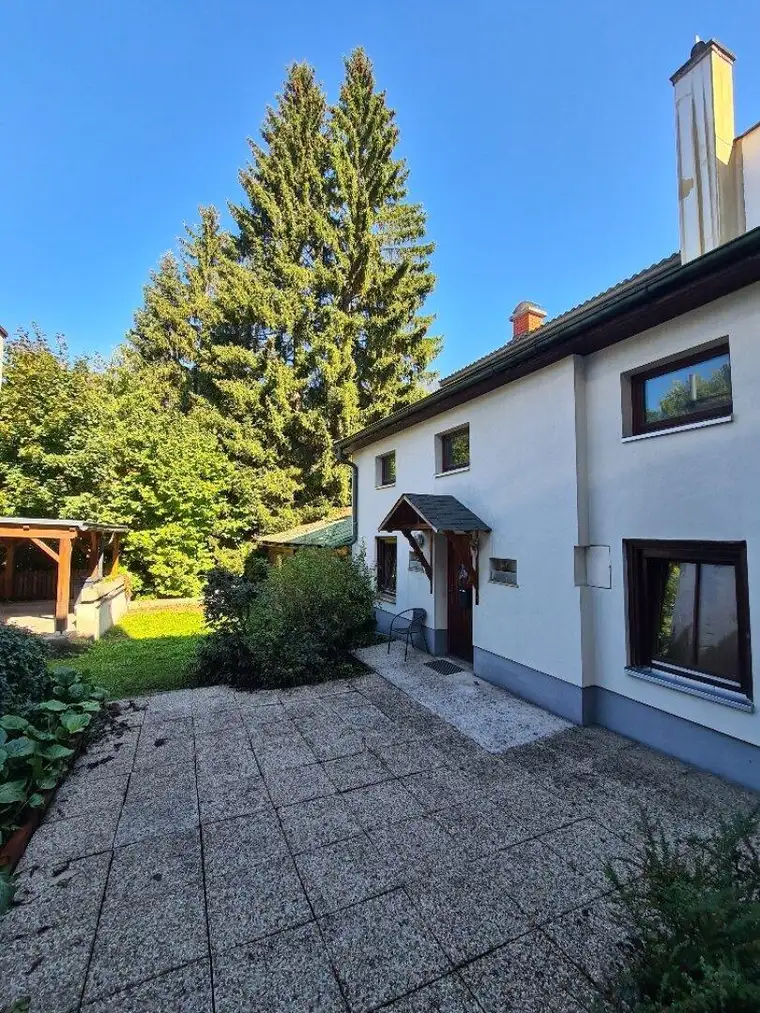 Großes Wohnhaus mit Garten, Garage, Doppel-Carport, Einliegerwohnung, "STEFFI-FORSTNER-HAUS"