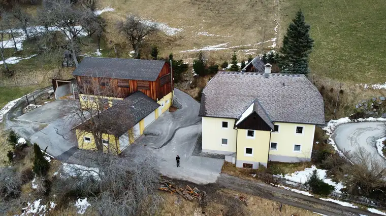 Großes Wohnhaus/Bauernhaus mit denkmalgeschützter Tenne, traumhafter Weitblick-Bergblick!