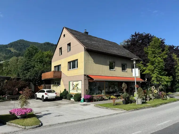 Großes Wohn- und Geschäftshaus in Trieben – Ihre Chance für "Wohnen und Arbeiten" unter einem Dach