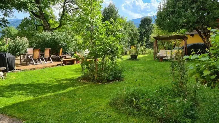 Anleger aufgepasst! Wohnhaus mit 5 Wohnungen, südseitiger Terrasse, Balkon, 2 große Gartengrundstücke u. 5 Garagen