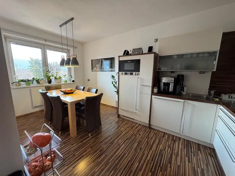Eigentumswohnung, großer südseitiger Balkon und Tiefgaragenabstellplatz