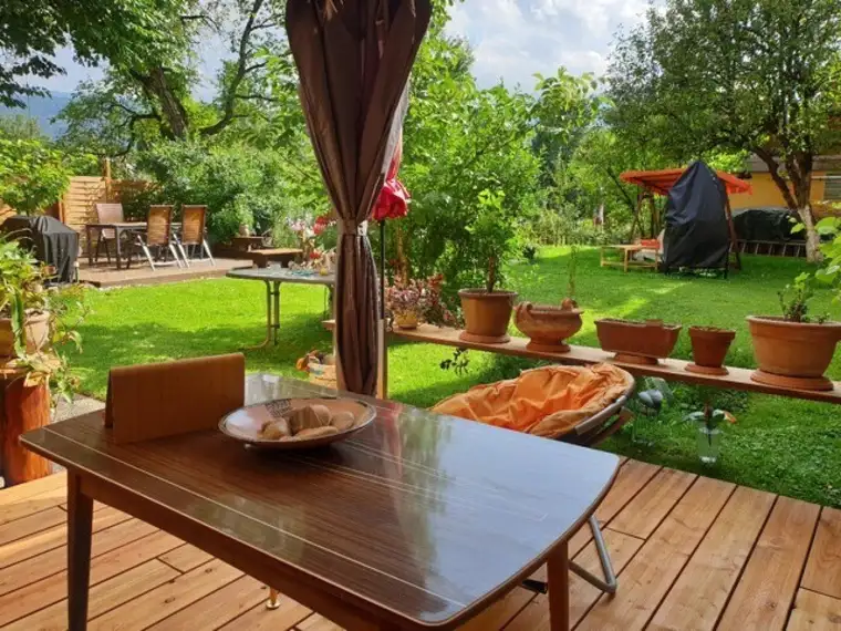 3 Eigentumswohnungen und 1 Büro, großer Garten, Doppelgarage