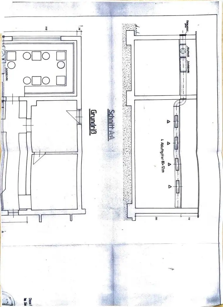Große Grundstücke mit einer Immobilie samt Parkplatz