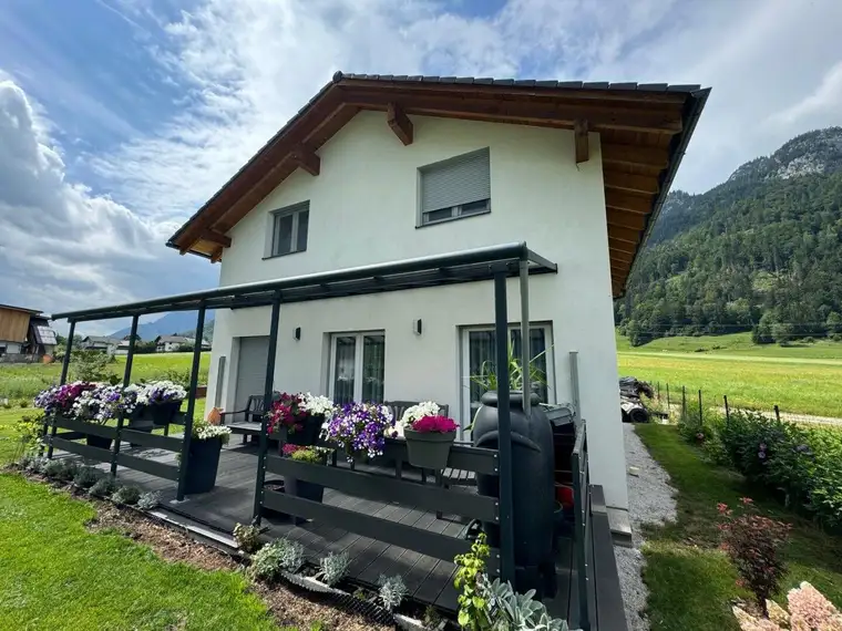 Neuwertiges Wohnhaus, süd-westseitig überdachte Terrasse, Doppelcarport! Zweitwohnsitzfähig!