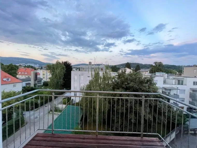 Single- oder Pärchenwohnung mit großem südseitigem Balkon und Tiefgaragenplatz