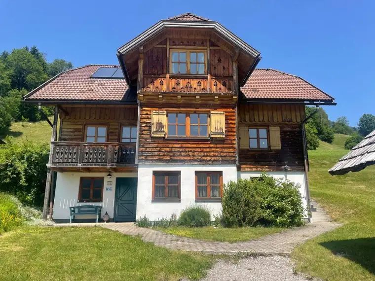 Wohnhaus mit herrlichem Grimmingblick, voll unterkellert, Garage
