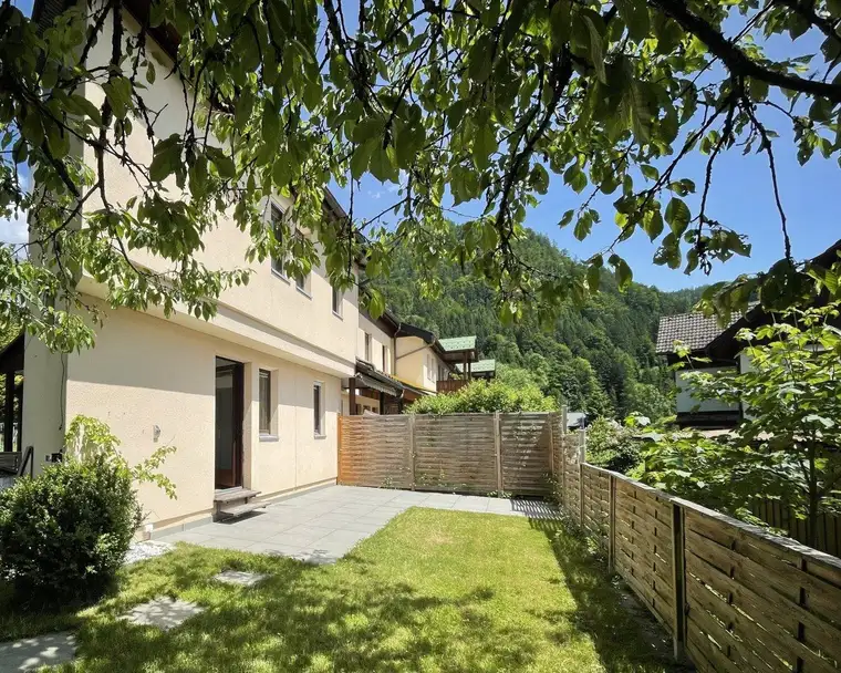 Charmante Maisonettenwohnung in ruhiger Reihenhausanlage mit Terrasse, Garten und Parkplatz!