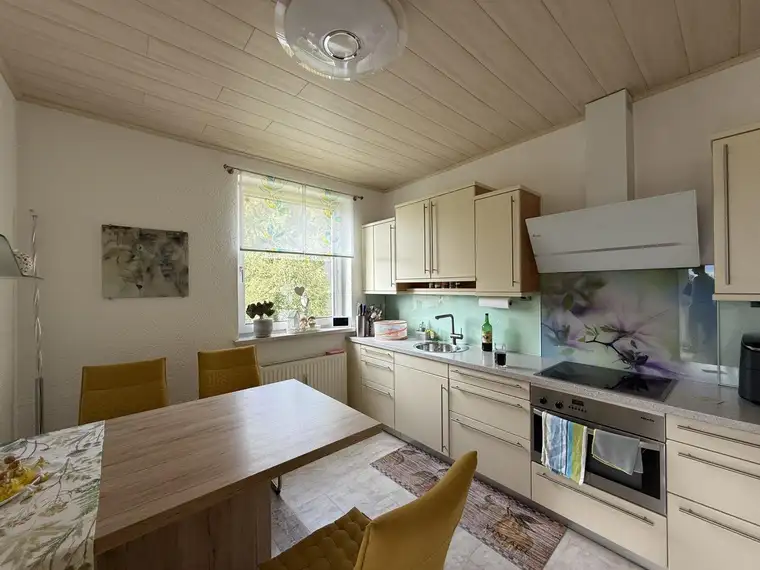 Helle Eigentumswohnung mit hochwertiger Ausstattung, südseitige Loggia, Garage