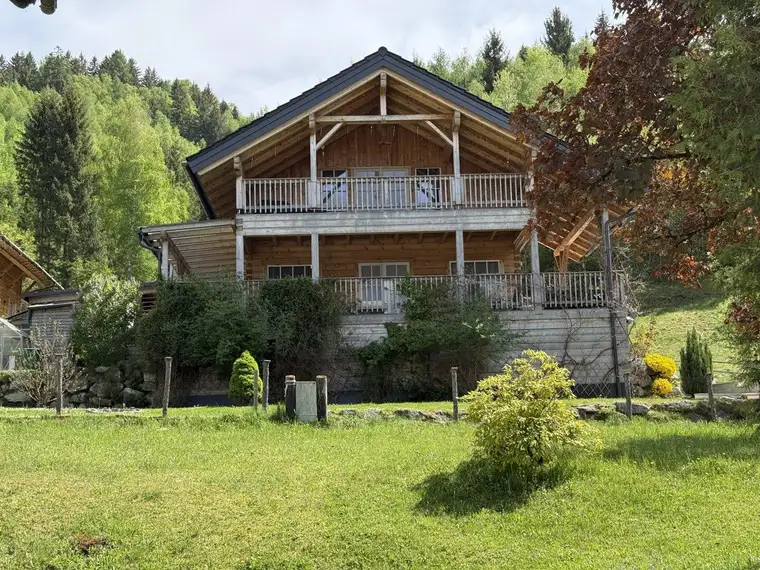 Neuwertiges Holzblockhaus mit gemütlichem Kachelofen und herrlichem Bergpanorama!