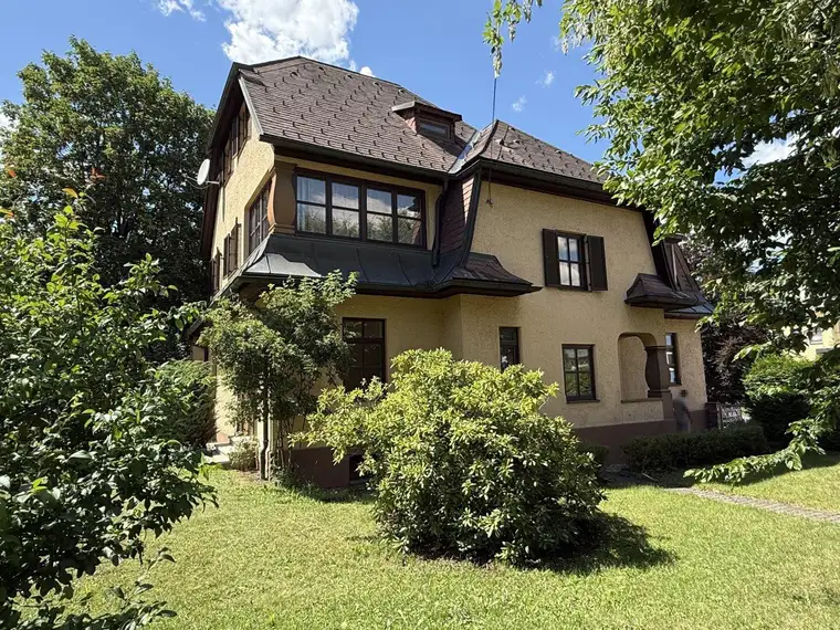 Villa! Elegante Zeitreise: Charmante Villa aus 1933 mit zeitlosem Flair!