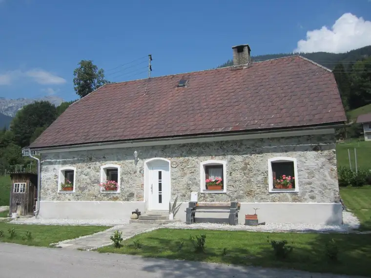 Steinhaus mit 2 Nebengebäuden und großem Grundstück