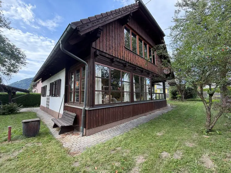Wohnhaus in Admont in herrlich ruhiger und sonniger Lage mit stilvollem Wintergarten und Carport!