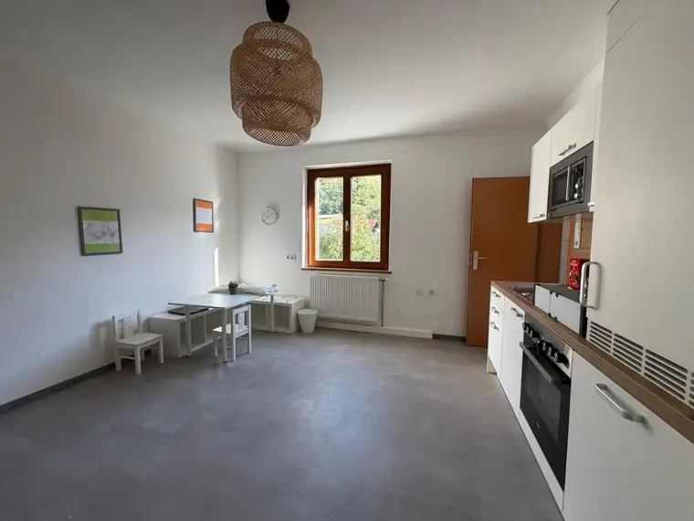 Renovierte Eigentumswohnung mit südseitigem Balkon im 1. Stock