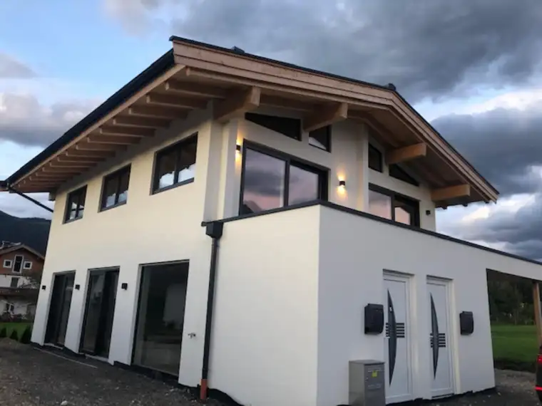 Maximilian Oberlindober, EURO Immobilien - Maximilian Oberlindober