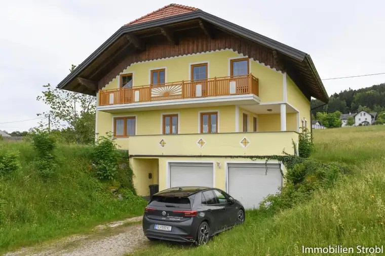 Haus mit Sanierungsbedarf in Naturlage in Lochen am See