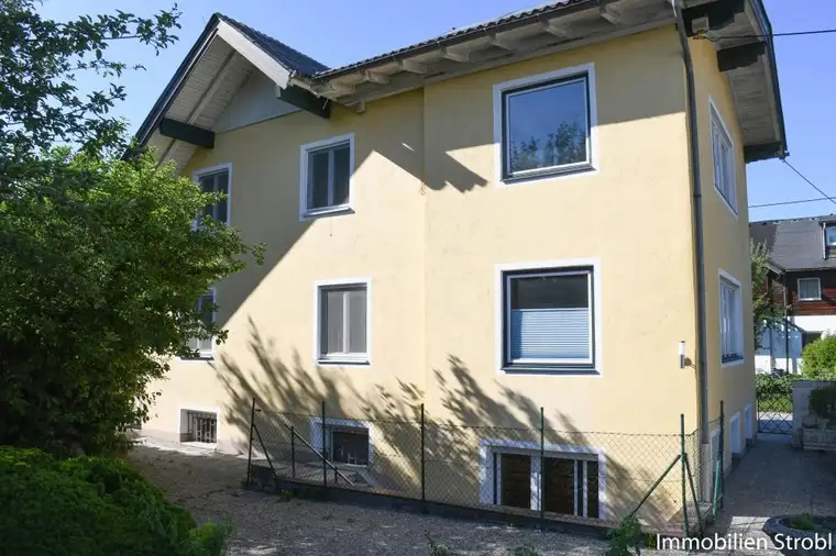 Großzügiges Stadthaus mit ehemaliger Arztpraxis und Wohnung in der Festspielstadt 