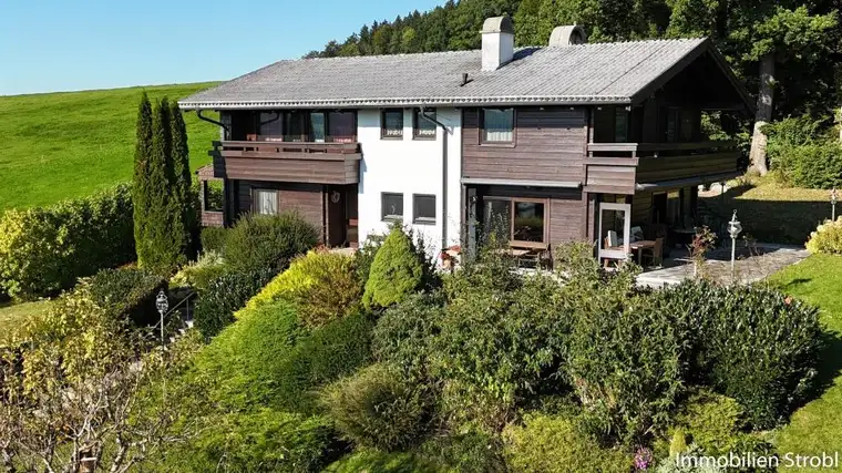 Gediegene Landhausvilla in bezaubernder Naturlage von Mattsee