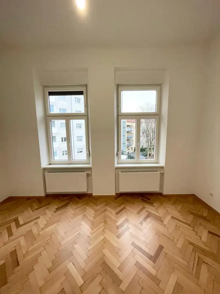 Generalsanierte 2-Zimmer-Wohnung mit Balkon - Provisionsfrei!