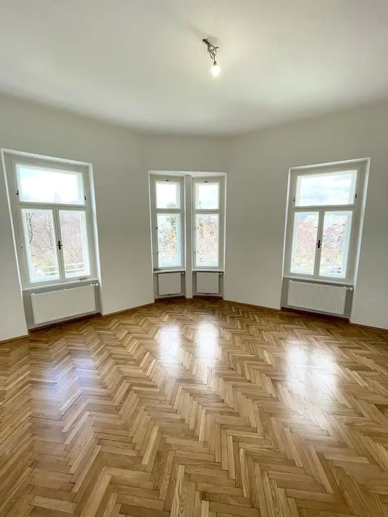 Helle 3- Zimmer -Altbauwohnung mit Balkon - Provisionsfrei!