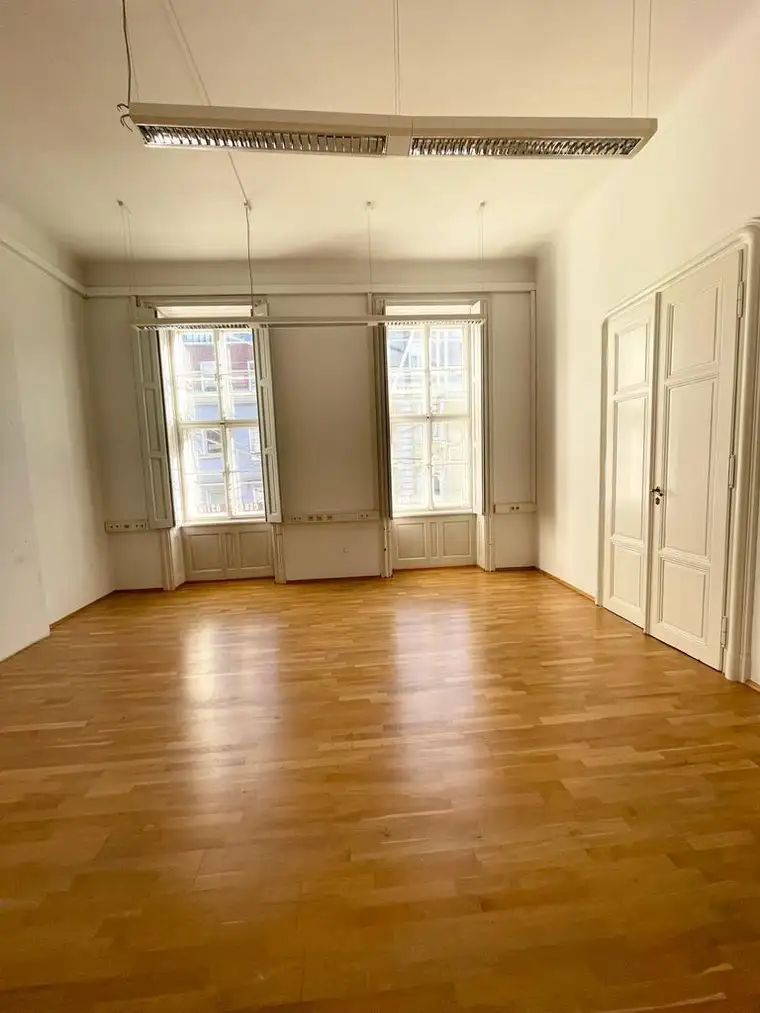 Großes Büro in der Elisabethstraße - Provisionsfrei!