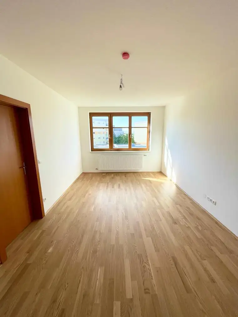 2-Zimmer-Wohnung mit Balkon und Tiefgaragenplatz - Provisionsfrei!