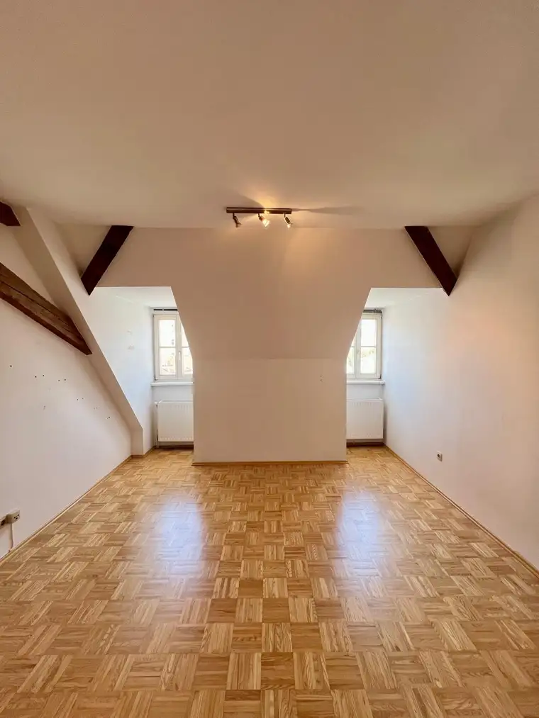 Dachgeschosswohnung im Zentrum Jakominiplatz - Provisionsfrei!