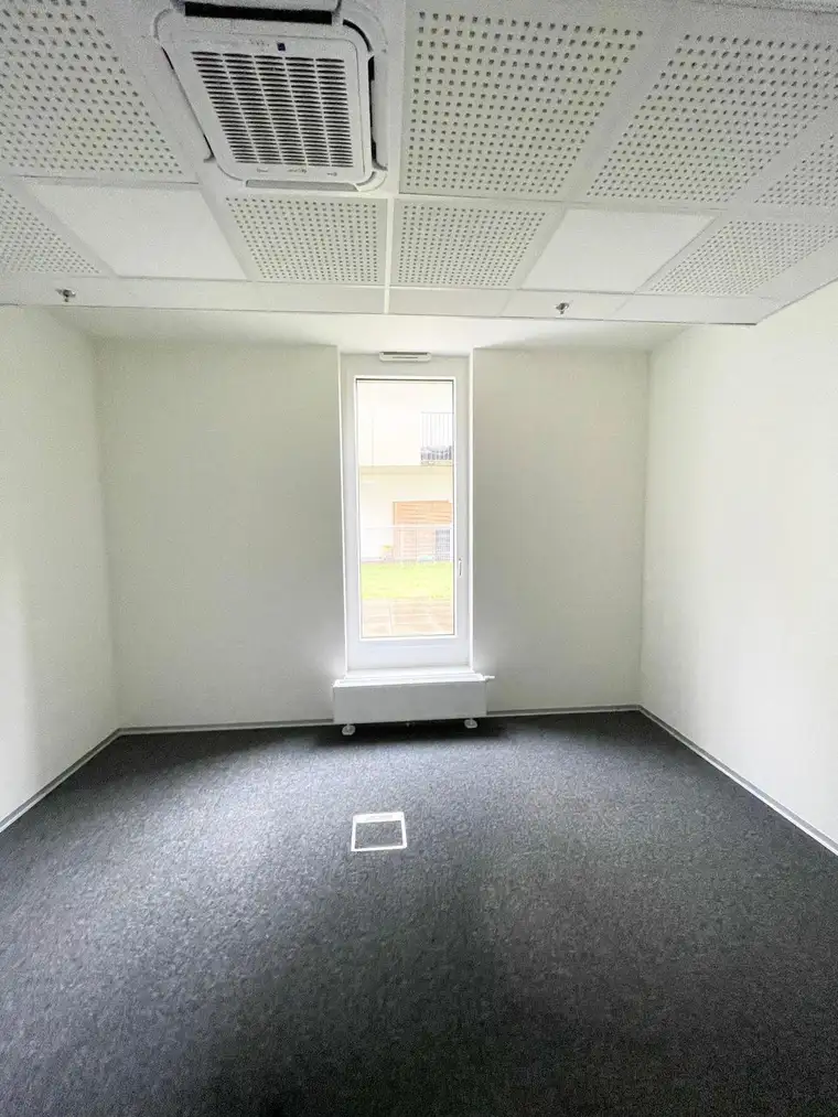 Große Büroräumlichkeit mit guter Verkehrsanbindung und Terrasse - Provisionsfrei!