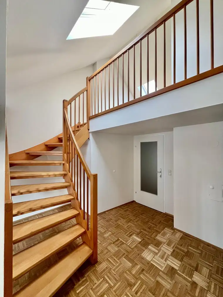 2 Zimmer-Wohnung mit grandiosem Galeriezimmer - Provisionsfrei!