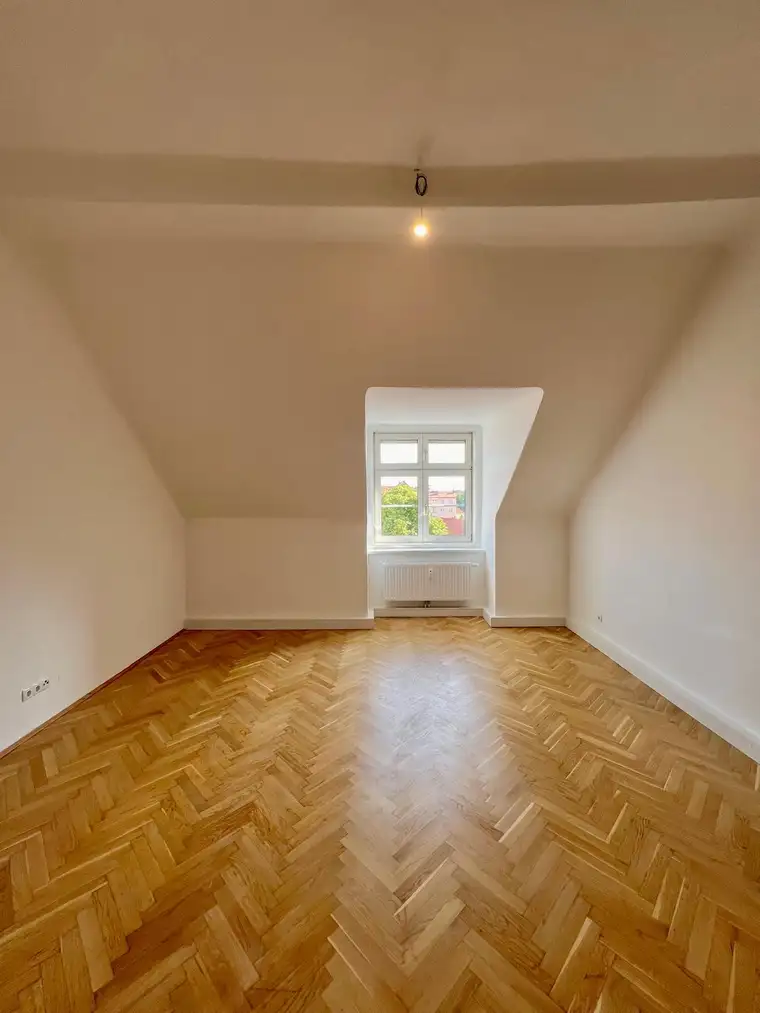 Generalsanierte 4 Zimmer-Wohnung mit Klimaanlage - Provisionsfrei!