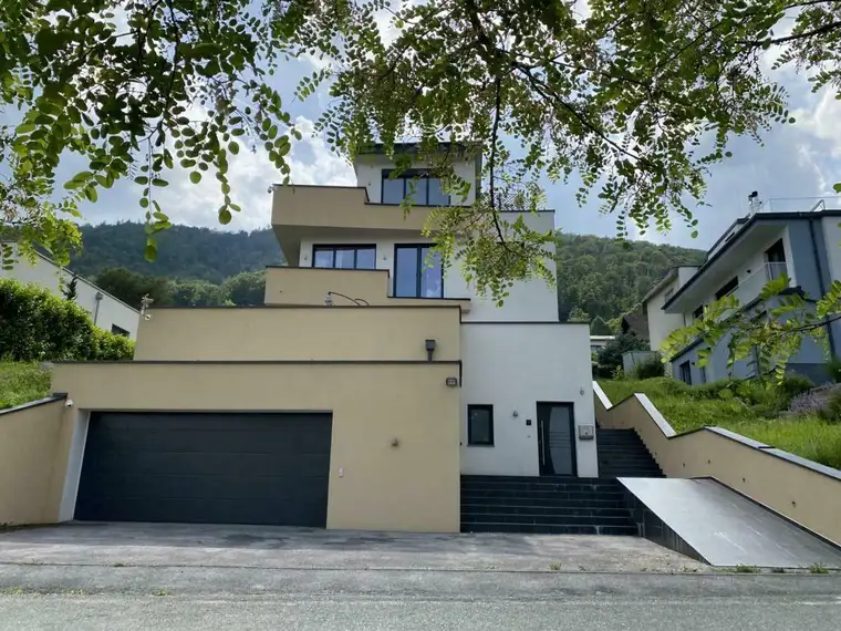 Graz-Gösting: Moderne Villa mit traumhaftem Stadtblick