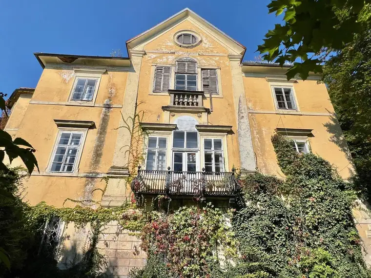 Klagenfurt - Ein historisches Palais offen für Ihre Wünsche | Klagenfurt - A historic palace