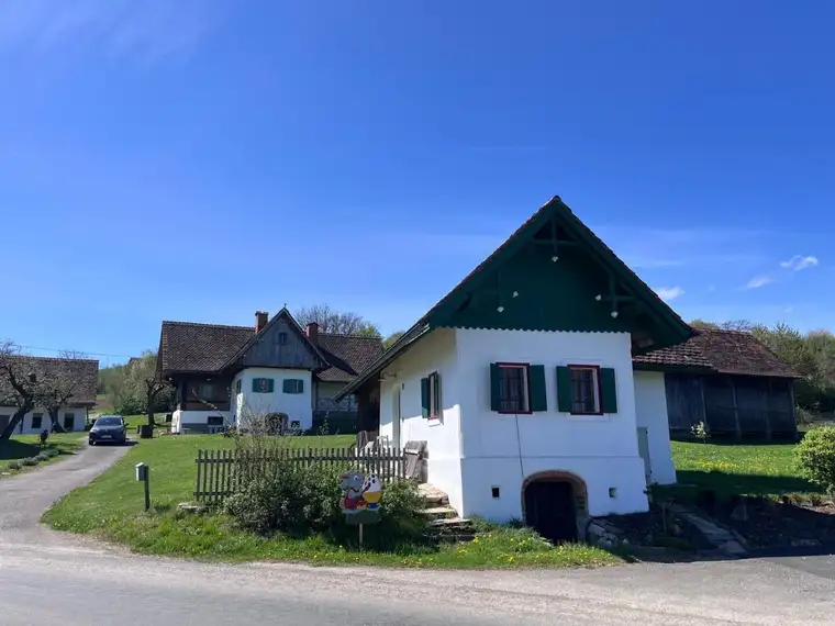 Weststeiermark - Historisches Juwel - Dreikanthof aus dem 18. Jahrhundert mit Potential | Western Styria – Historical jewel – 18th-century three-sided farmstead with potential
