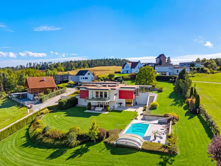Oststeiermark - Architektonisches Meisterwerk mit Weitblick - Exklusive Design-Villa auf parkähnlichem Traumgrundstück | Eastern Styria - An Architectural Masterpiece with a Panoramic View - Exclusive Designer Villa on a Park-Like Dream Lot