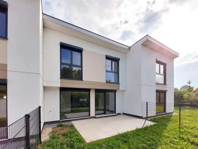Bezugsbereit: Charmantes Doppelhaus mit Garten inkl. Photovoltaikanlage, Wärmepumpe, Keller, Parkplatz