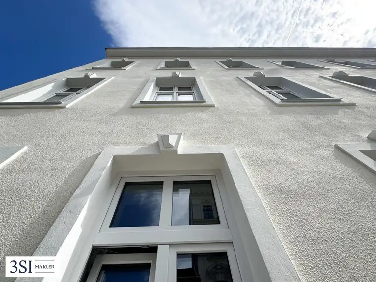Top sanierte Erstbezug-Wohnung mit großzügiger hofseitiger Terrasse