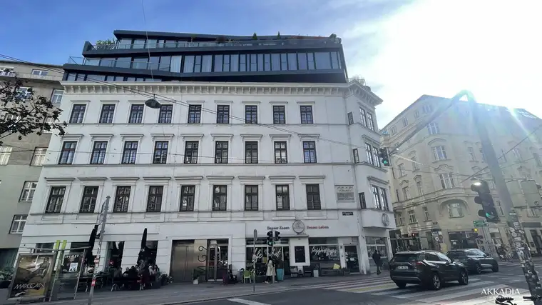 Repräsentatives Büro in zentraler Lage – Altbau mit 6 Zimmern