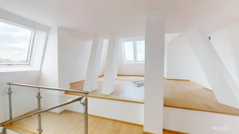 Traumhafte Dachwohnung im Altbaujuwel