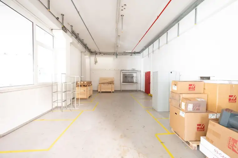 VARIABEL | 1.700m2 Produktions-, Lagerhalle in Gewerbepark zur MIETE