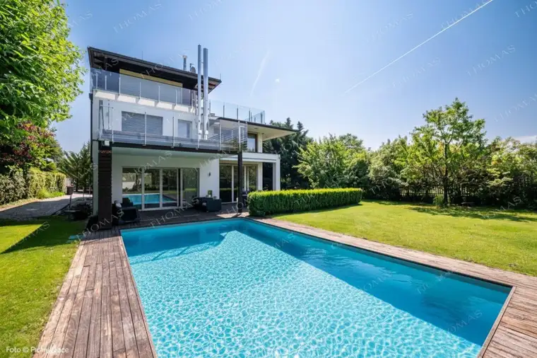 Traumhafte Villa mit Pool, Garten &amp; Weitblick in Brunn am Gebirge